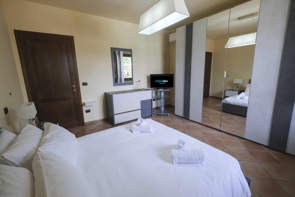 Villa Luxury Pool & Garden Pisa Buitenkant foto